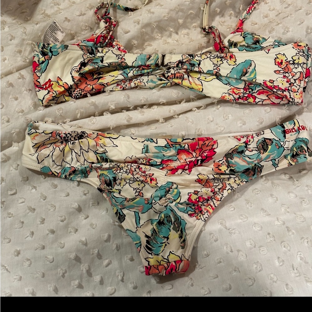 Bikini - Picture 2 of 2